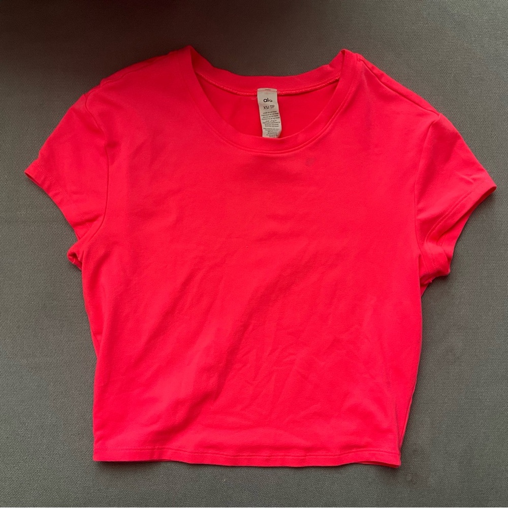 Alo Yoga Alosoft Crop Finesse Short Sleeve Fluorescent Pink Coral XS - Picture 4 of 7